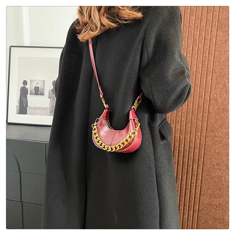 Autumn and winter new mini crescent bag, retro oily charm!