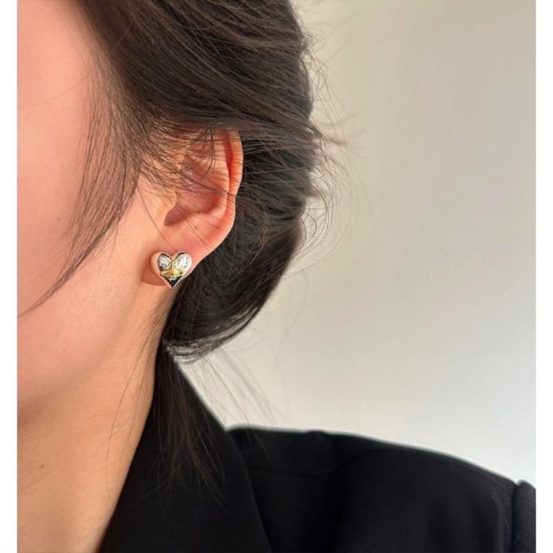 Planet Rabbit Love Earrings Women's Simple Niche Design Earrings Raising Ear Holes New