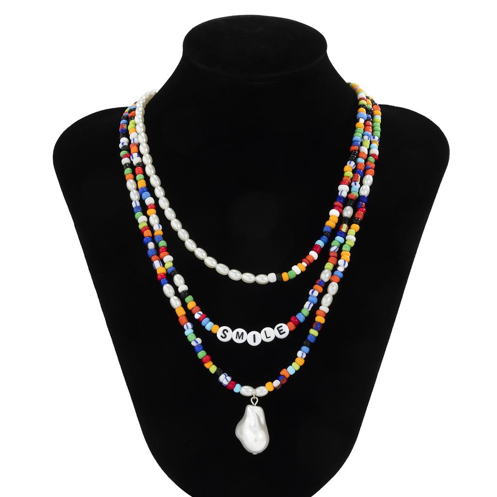 Boho Asymmetrie Bunte Perlen Mit Weißen Imitationsperlen Choker Halsketten für Männer Sommer Regenbogen Buchstaben Halskette Modeschmuck