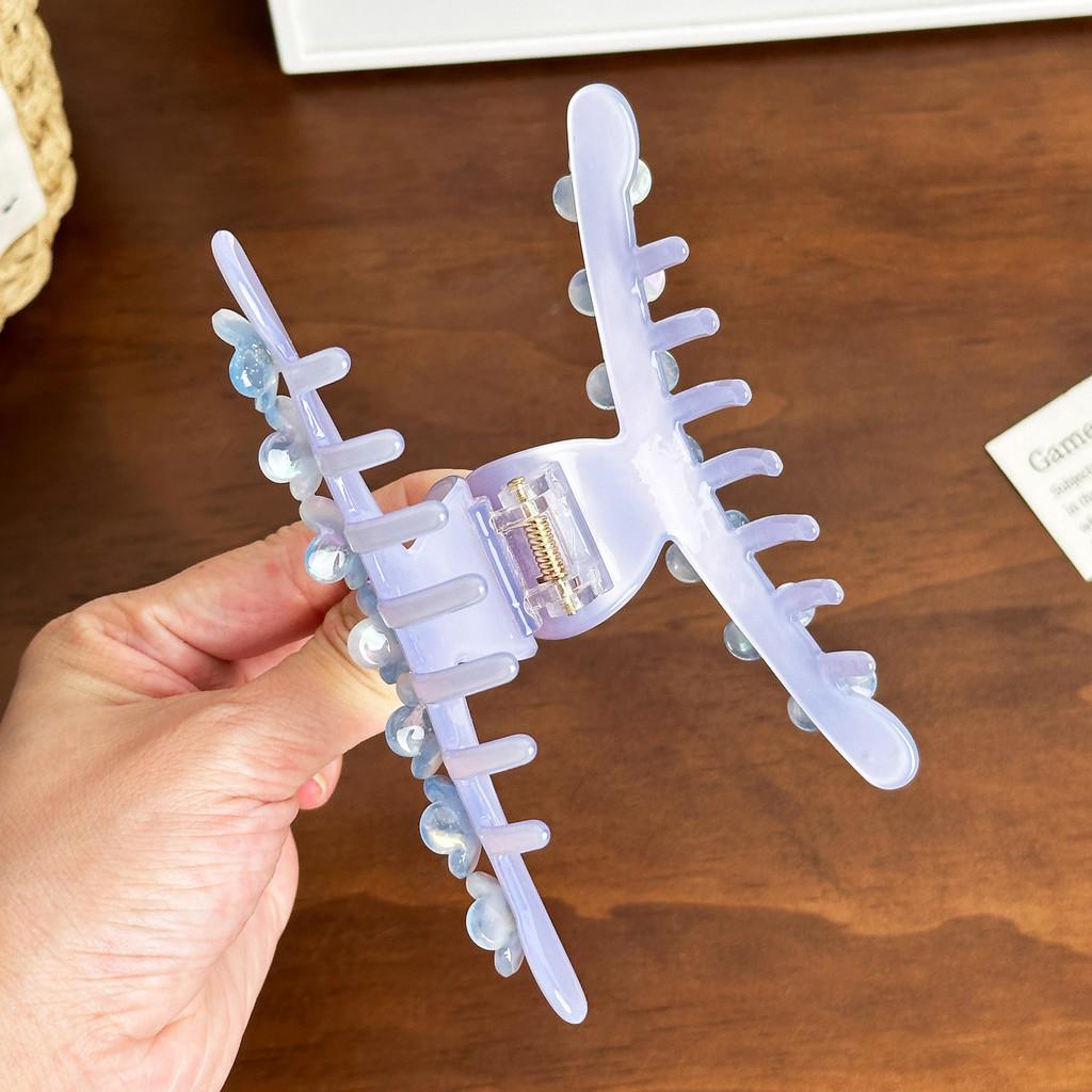 Luxurious Oversized Hair Claw Clip With Stunning Floral Accents For Stylish Women