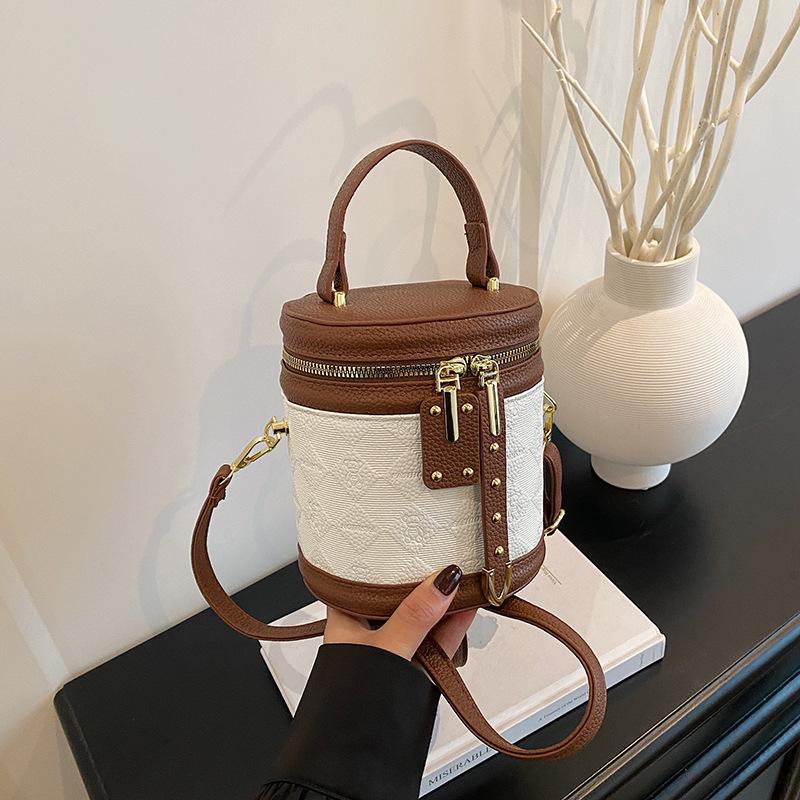 Niche New Shoulder Crossbody Portable Bucket Women's Bag Fashionable Simple Versatile Trendy Commuter Bag