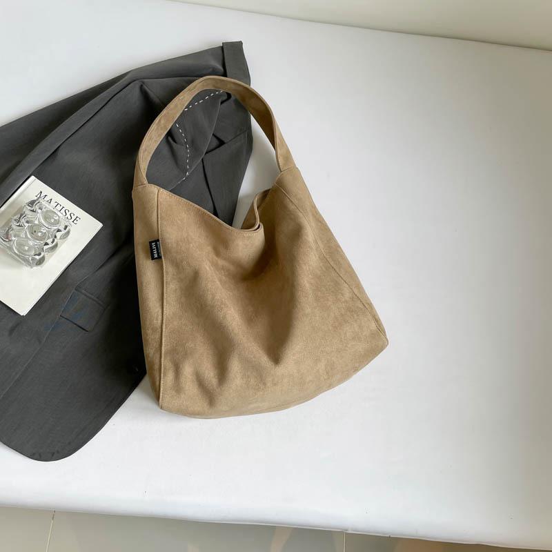 

Корейская версия ретро леопардовый принт большая вместимость сумка-тоут женская 2025 осень новая матовая высокая ценность плечевая подмышечная сумка верблюд