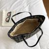 Tote Bag - Fashionable and Versatile Business Shoulder Bag for Ladies, with A Sophisticated Design and Suitable for Carrying.