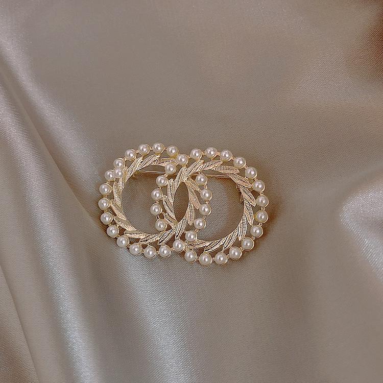 Accessories Double Ring Clothing Accessories Pearl Female Models Anti-glare Silk Scarf Buckle Alloy Brooch Corsage Long-Lasting Color Exquisite Brooch