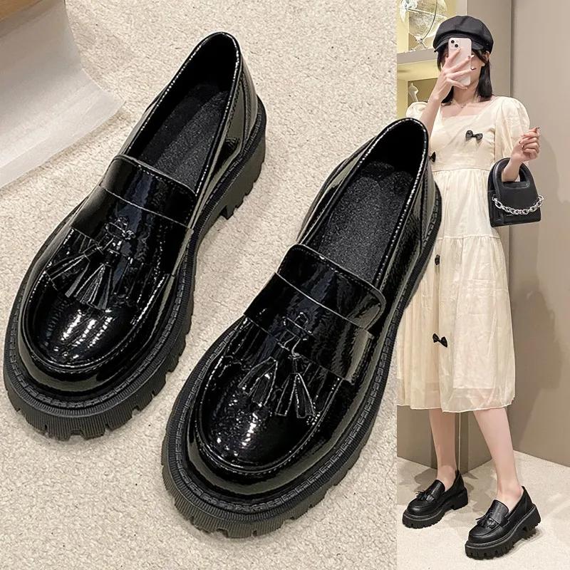 Fashion Women Loafers 2025 Spring New Tassel British Style Leather Shoes 35-42 Large-Sized Female Retro Home Office Low Heel Shoes Mujer