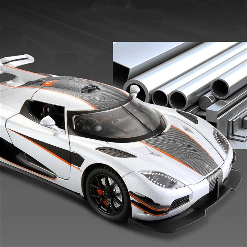 1/24 Koenigsegg ONE 1 Model sportovního auta z hliníkové slitiny Odlévaný kovový model závodního auta Vysoká simulace Zvuk a světlo Dětské hračky Dárek