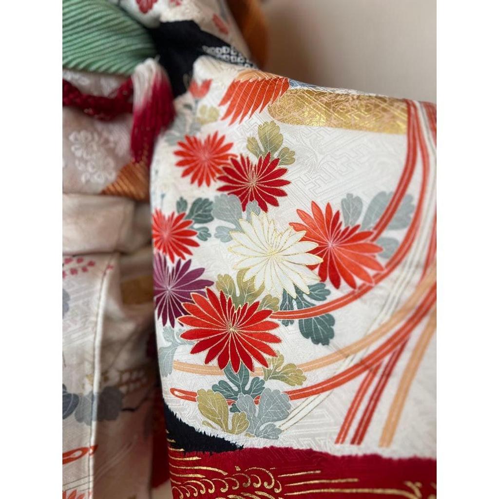 Used Kyoto Yuzen, pure silk, long-sleeved kimono, white background, Oke-shibori, dyeing, phoenix, flowers, gold piece embroidery, gold color