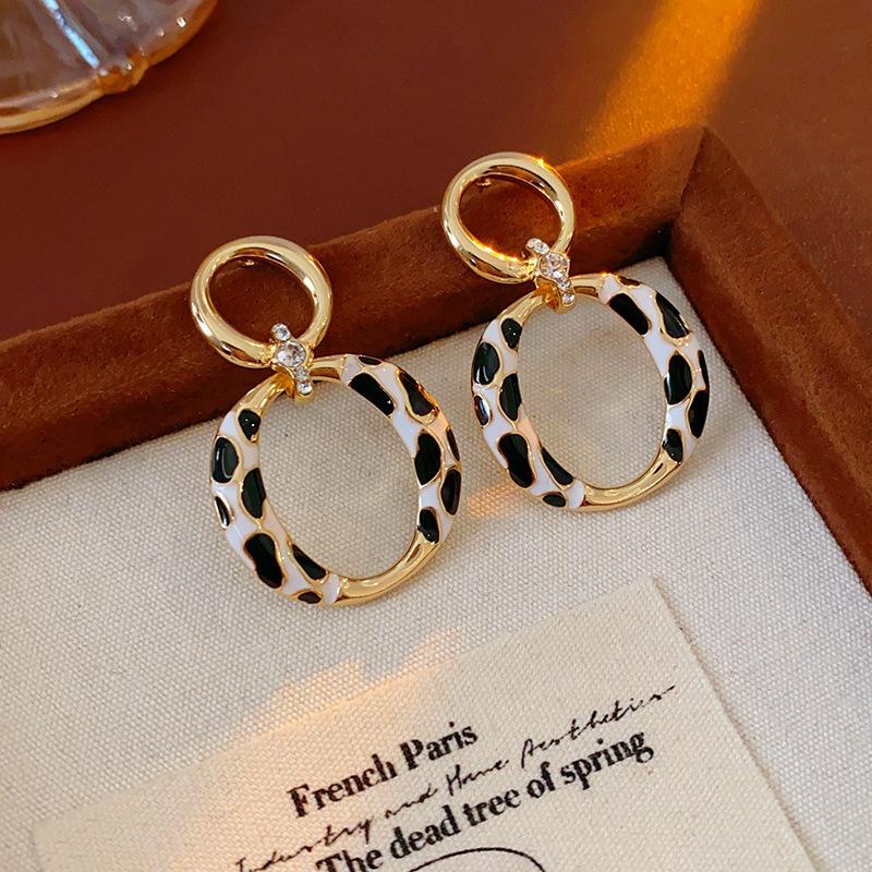 Boucles d'oreilles puces ovales en cristal argenté vieilli:  Luxe Léger et Mode Haut de Gamme