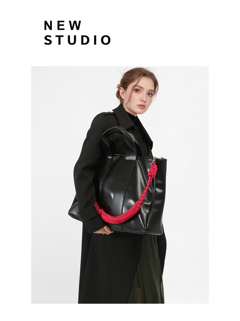 New 2025 Trendy Large-Capacity Leather Crossbody Bag for Commuting & Casual Outdoor Fashion