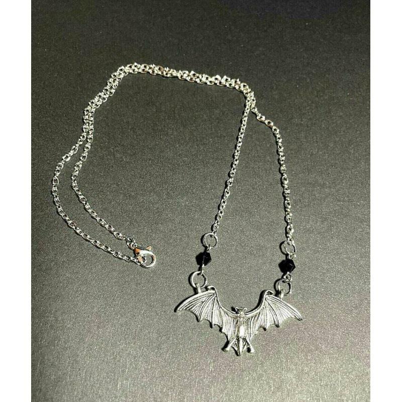 Stylish Gothic Punk Halloween Flying Bat Pendant Necklace