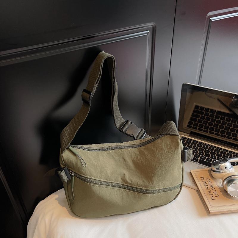 Zaino Monospalla Casual per Studentesse Universitarie, Leggero e di Grande Capacità, Borsa alla Moda per il Pendolarismo