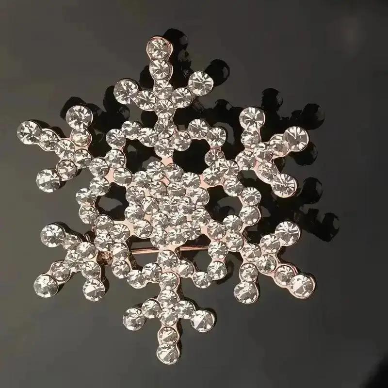 1 Pcs Decoration Charming Water Diamond Diamond Christmas Snow Flake Brooch Christmas Fashion Accessories For Women