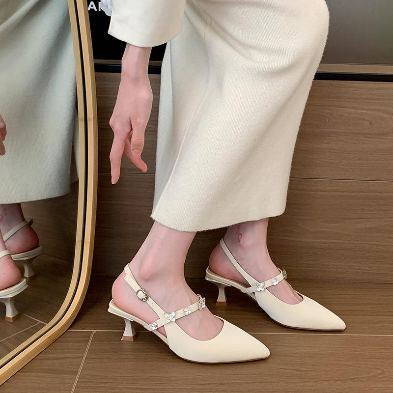

8852-4 Baotou rear empty sandals fat mm high heel sandals temperament hollow shoes widened and fattened large size women s shoes 35 чорний