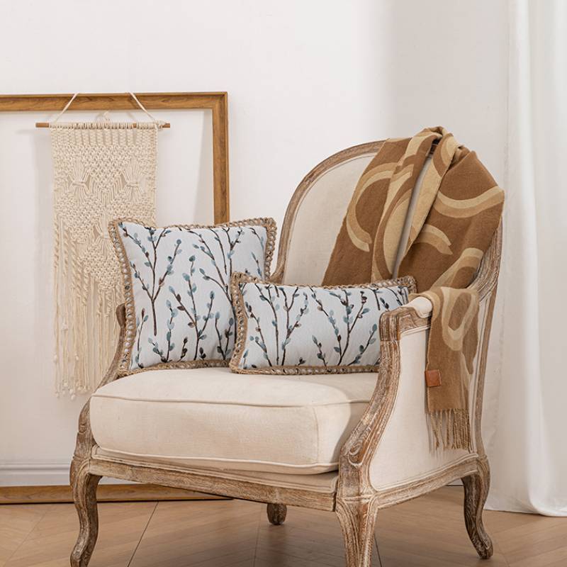 Modern Minimalist Sofa Pillow Cover With Floral Pattern In Polyester Fabric For Living Space