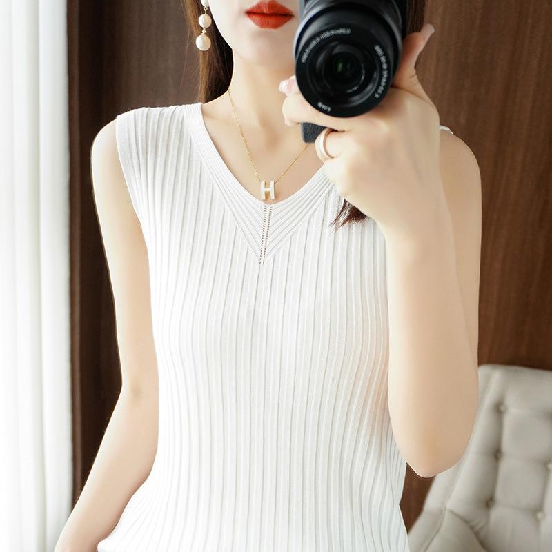 V-neck Inner Wear and Beautiful Ice Silk Suspender Vest Summer Slim Fit and Sleeveless Top Thin Summer