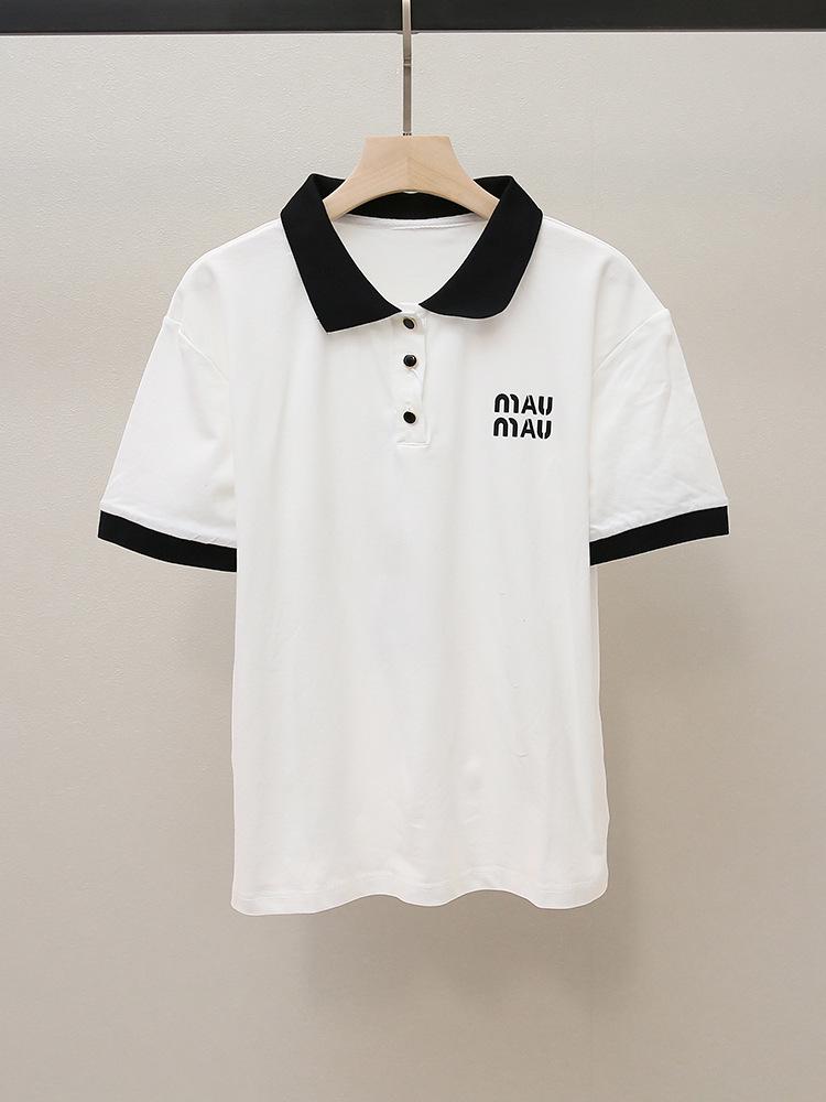 

Осенняя спортивная футболка-поло с отложным воротником в стиле колор-блок, свободного кроя, на половину застегивающаяся на пуговицы, женская, создающая эффект костюма-двойки Large белый