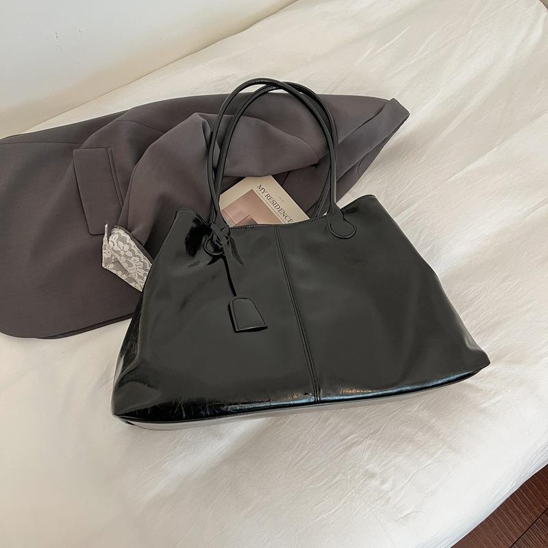 

Elegant Top Handbag Women Spring Retro Simple and Casual Commuting Bag Large Capacity Fashi Versatile Shoulder Bag чёрный