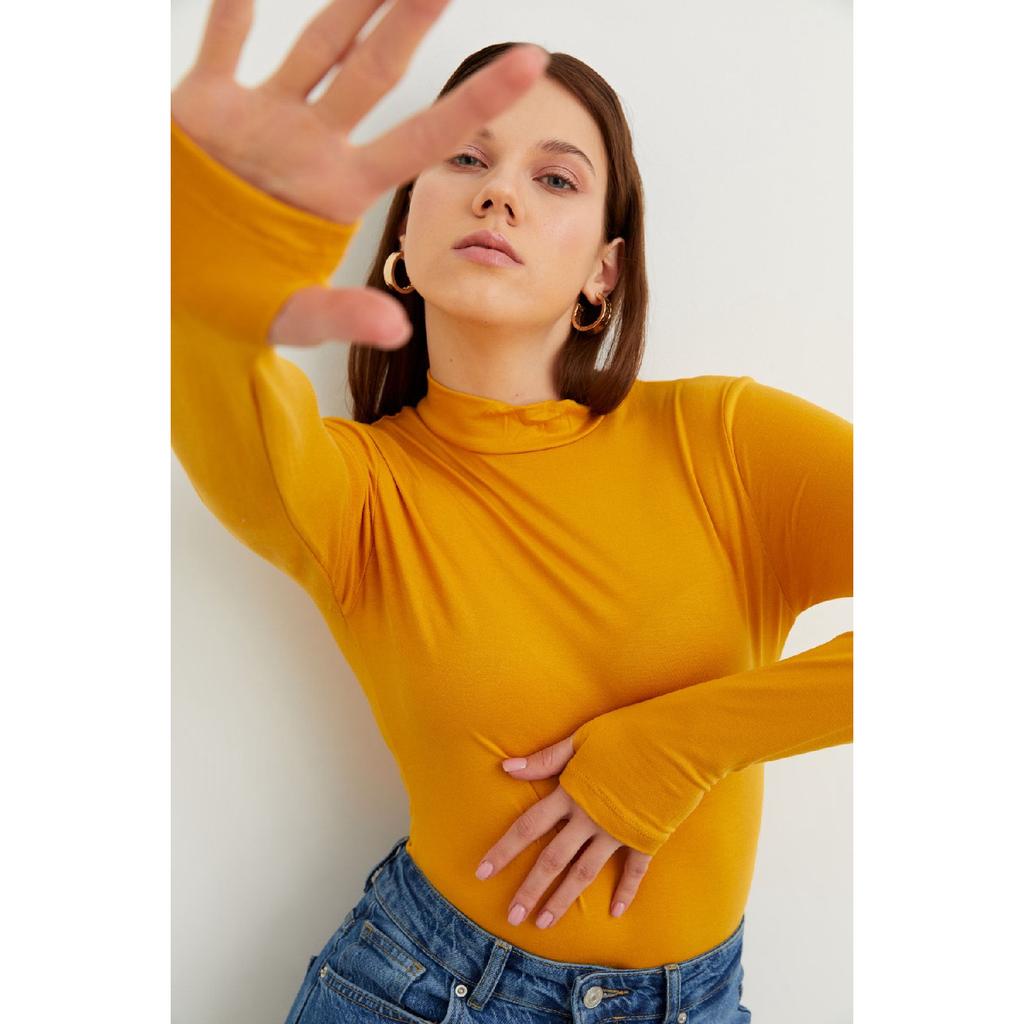 Schwarzer Damen-Body mit Fingerdetail