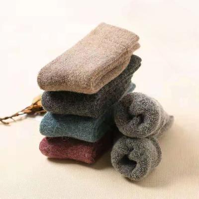 Warme Wintersocken für Damen, einfarbige Mittelrohrsocken sowie dicke Schneesocken aus Samt und Plüsch-Bodensocken