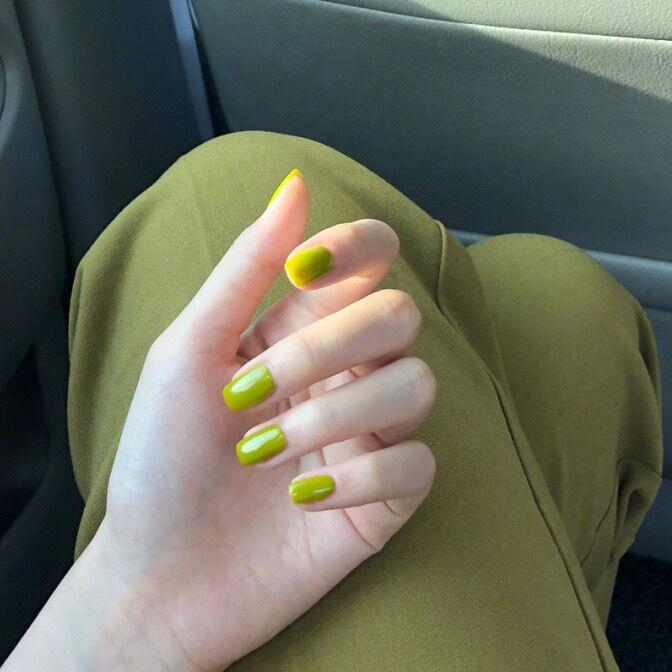 Solid Avocado Green False Nails: Ready-to-Wear Waterproof Nail Art Stickers