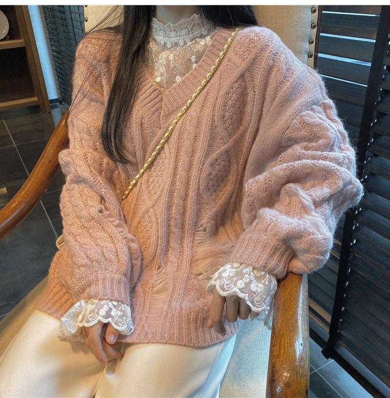 Dámský krajkový svetr s vysokým límcem a rozšířenými síťovanými rukávy