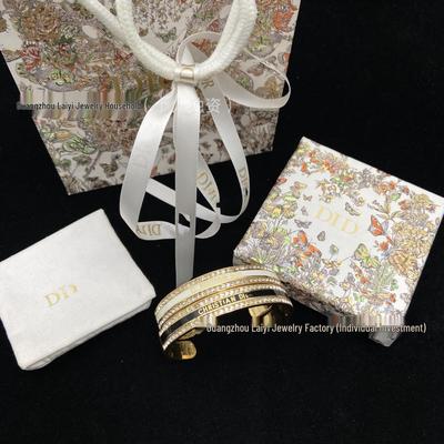 Bracciale Aperto Quadrato con Iniziale 'D' Smaltato Nero e Diamanti - Braccialetto Trendy Stile Retro Europeo e Americano per Donne