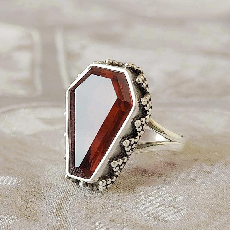 Retro punk style jewelry, creative niche imitation ruby ring, popular ring