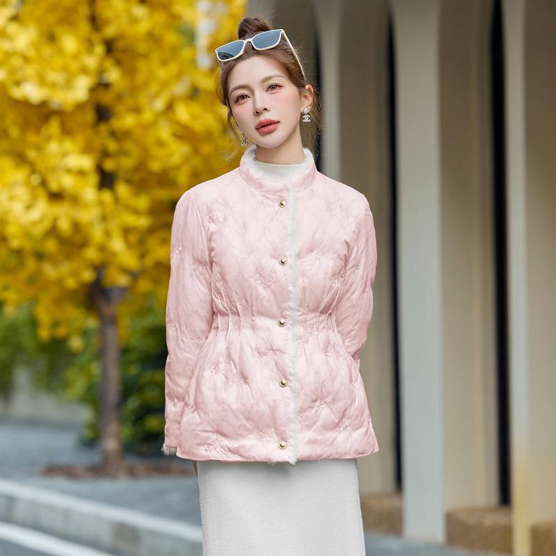 

Женский зимний пуховик с вышивкой и отделкой из норки XL (115-125 jin)