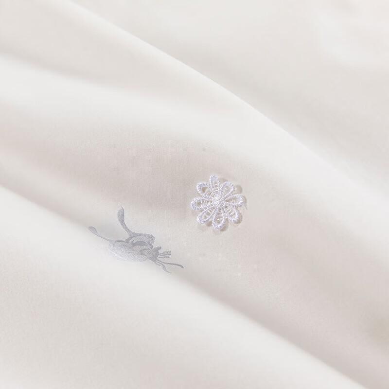 Belle Anna 60-Count Sateen Jacquard Nano Pearl Fiber Quilt