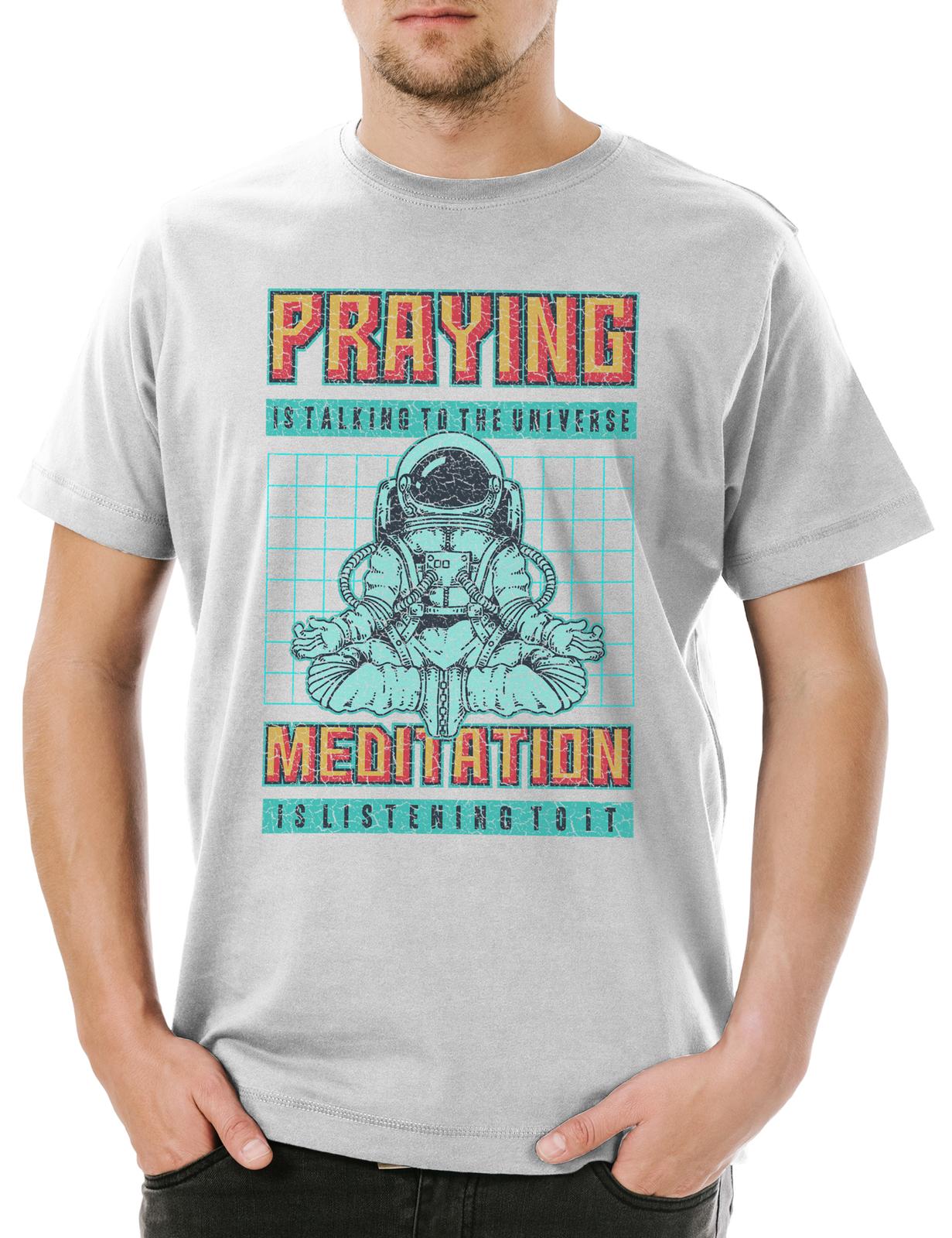Praying Versus Meditation Men s T-Shirt Astronaut Gamer Gaming Games Pixel S