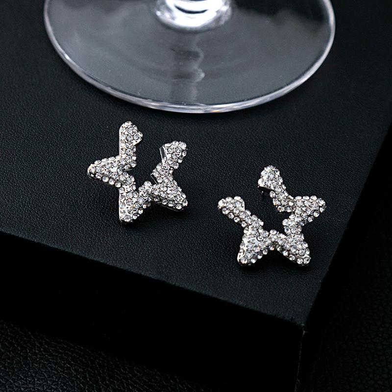 

Light Luxury Full Diamond Five-Pointed Star Hollow Earrings, High-End Sense Exquisite Simple Rhinestone Earrings Micro-Inlaid Stud Earrings Women