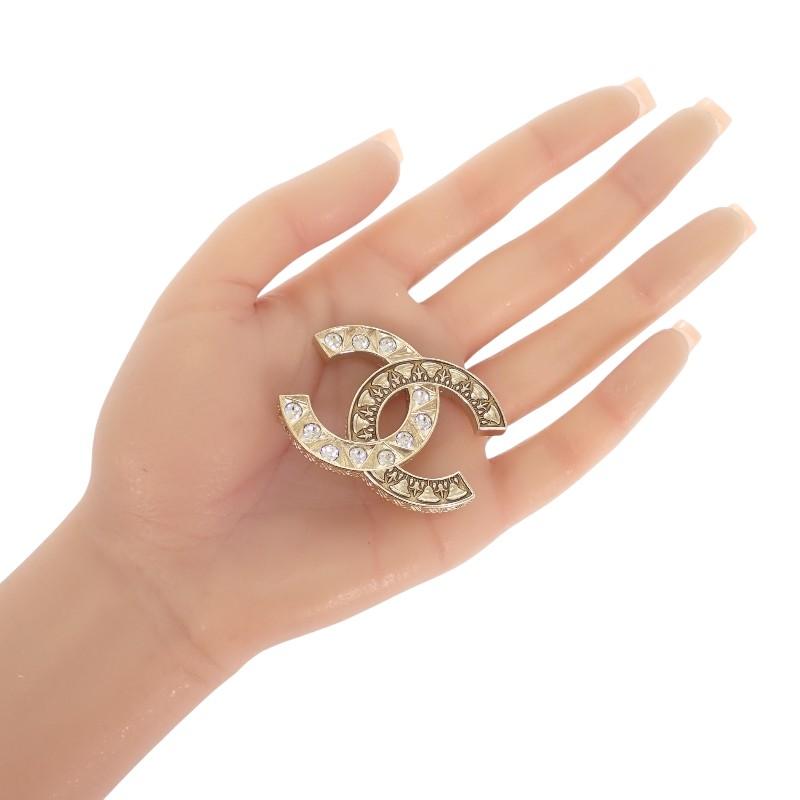 CHANEL  Brooch gold metal Women