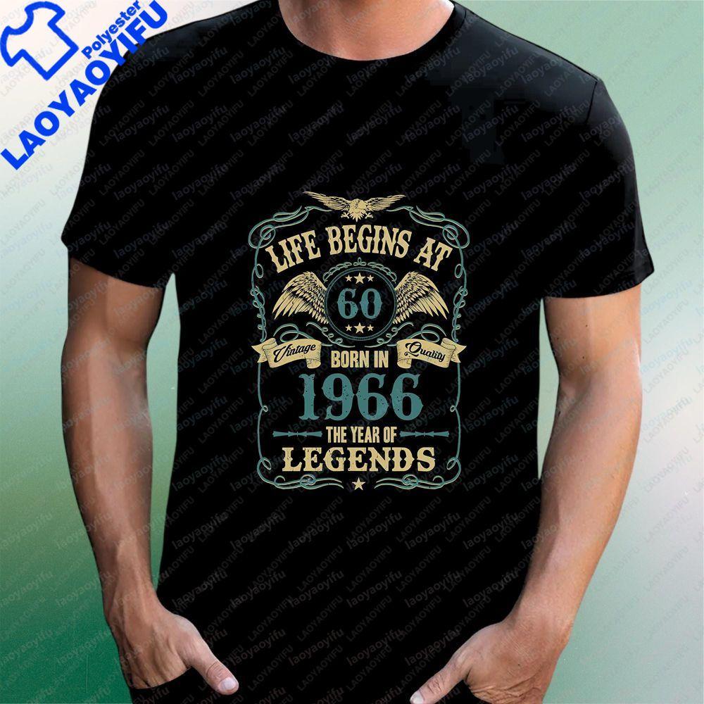 Retro Unisex T-Shirt zum 60. Geburtstag, "Das Leben beginnt mit 60" (1966 Ausgabe) T-Shirt - Sommer Mode T-Shirt für Unisex und WoUnisex