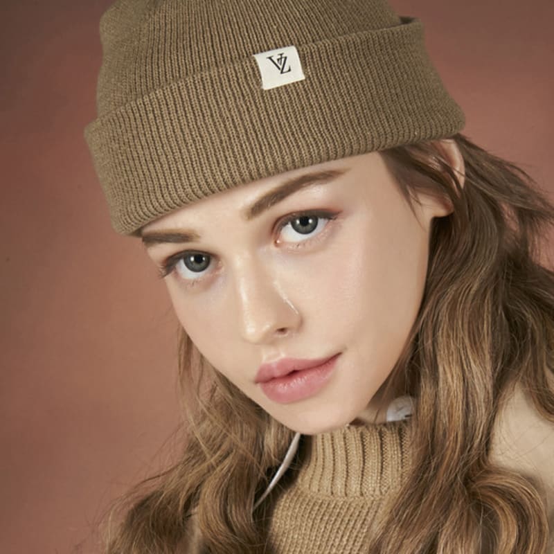 

Шапка бини VARZAR с монограммой, бежевая FREE