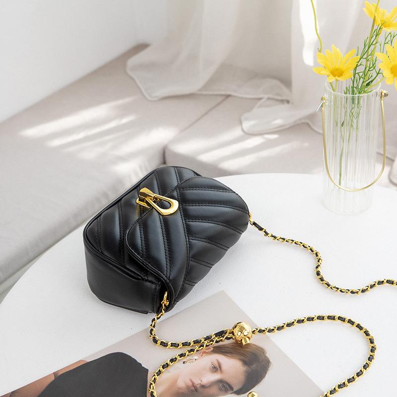 Autumn And Winter Simple Rhombus Women'S Bag Shoulder Chain Bag Women'S Trend Crossbody Small Square Bag Light Luxury Hand Carry