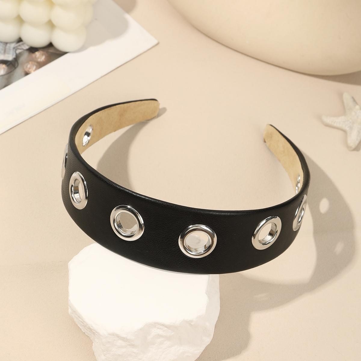 

AWAYTR Punk Alloy Eyelet Headband Leather Buckle Hair Hoop Women Girl Dark Black Punk Hip Hop Rock Hairbands Hair Accessories