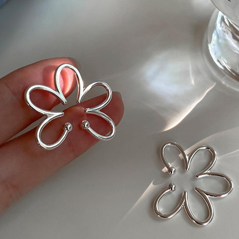 LATS 1 Piece Simple Flower Clip Earrings for Women Creative Non-Piercing Ear Cuff Trend Jewelry Accessories Gift