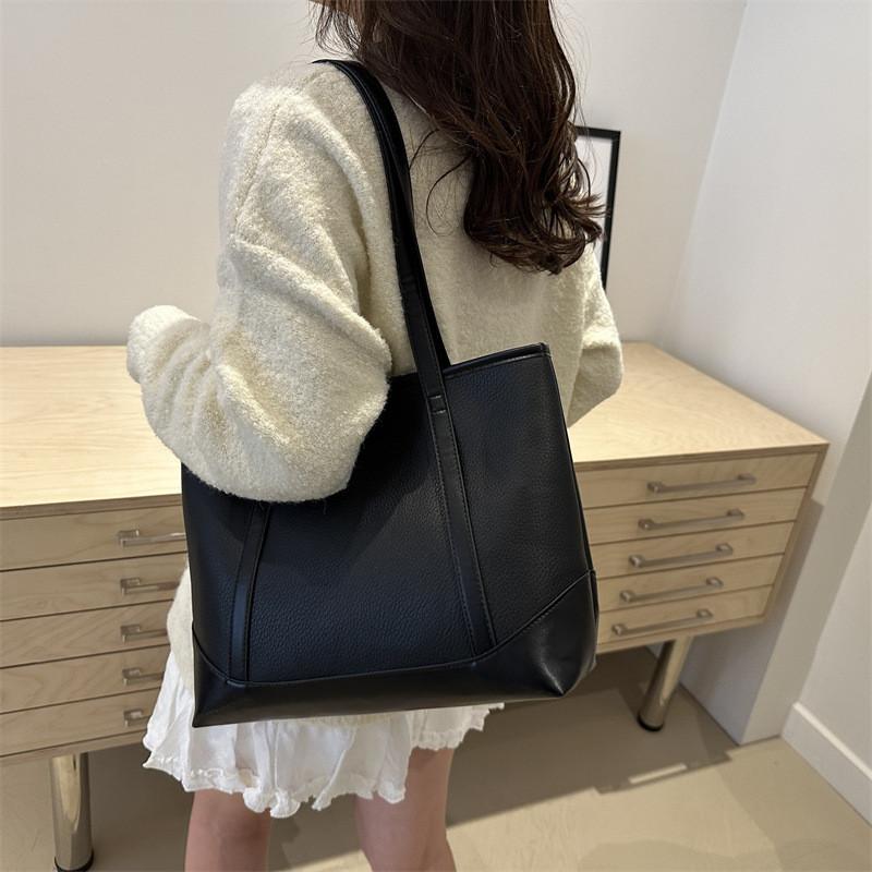 Large Capacity Stylish And Minimalist Pu Tote Bag For Women With Chic Design And Versatile Color Options