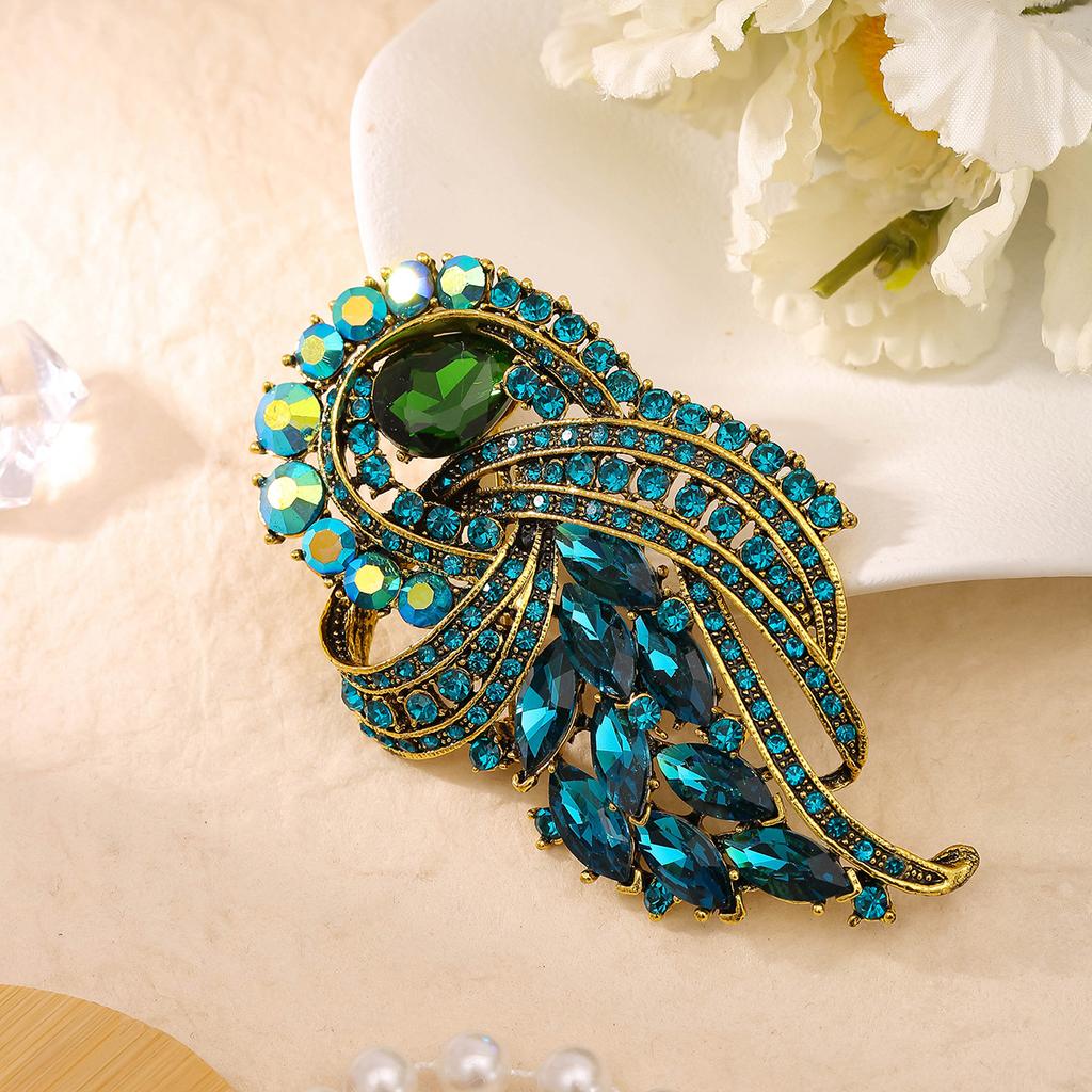 Luxury Full Crystal Women Men Twist Brooch Badges Exquisite Party Banquet Rhinestone Pin Vintage Clothing Coat Accessories