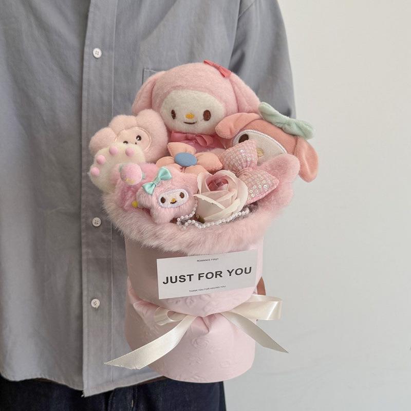 Cartoon-Blumenstrauß für das Geburtstagskind: Cinnamoroll, Kuromi, Pacha und Hund Abschlussgeschenk