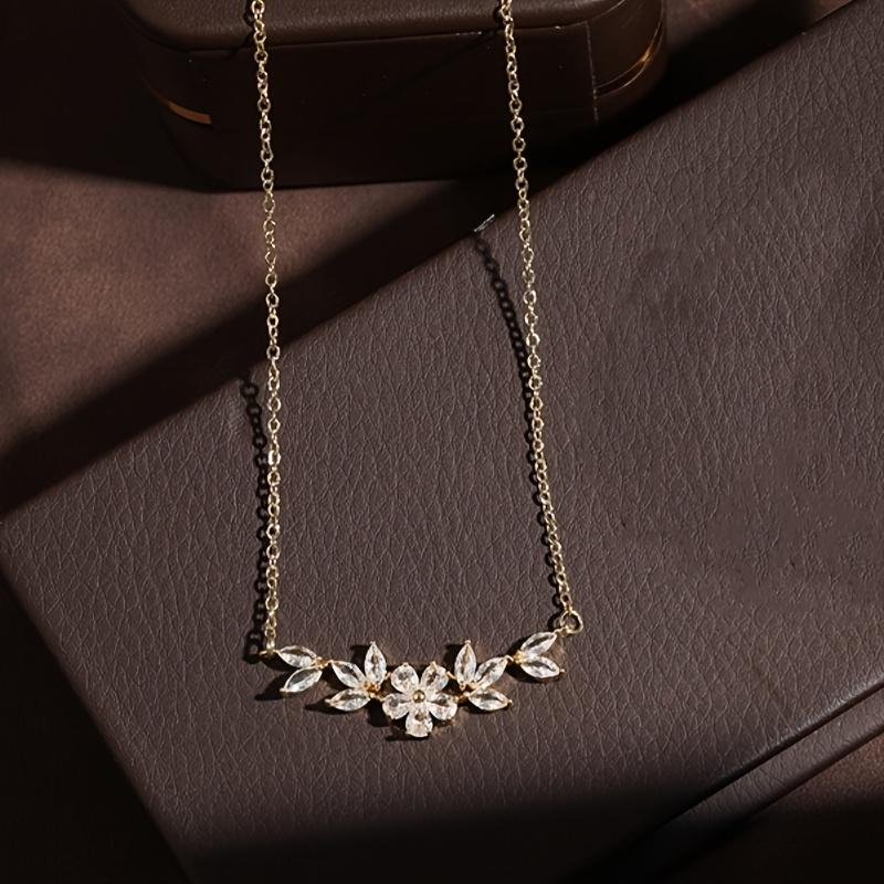 1pc Simple Fashionable Curved Design Flower Leaf Pendant Necklace – Copper-set Synthetic Zirconia, Versatile Daily Wear & Gift for Women