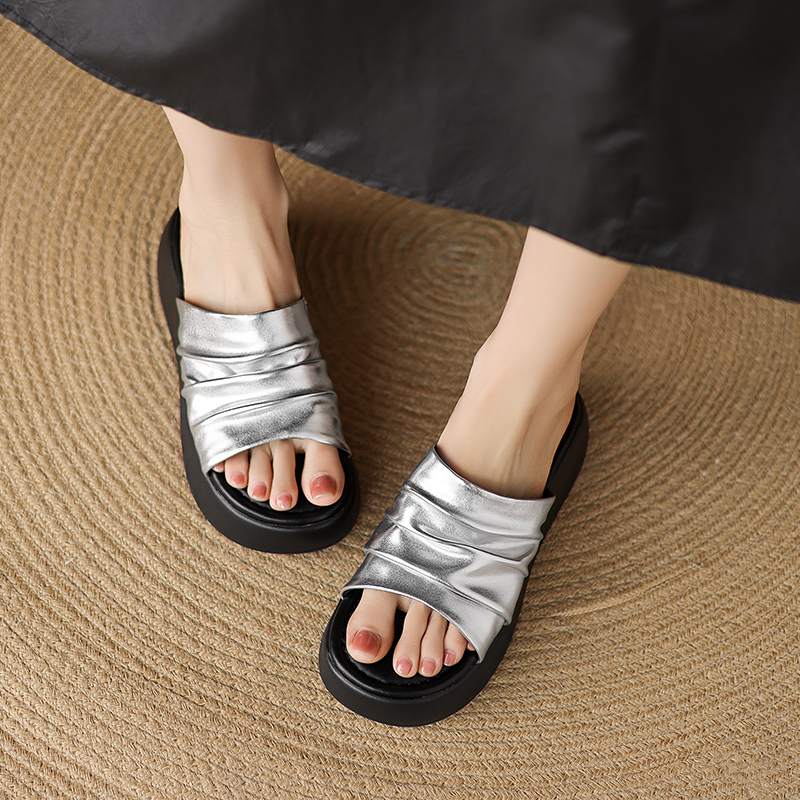Krazing Pot Cow Skin Summer Size 40 Outside Slippers Thick Bottom Flat Platform Pleated Decoration Women Flip Flops Sandals