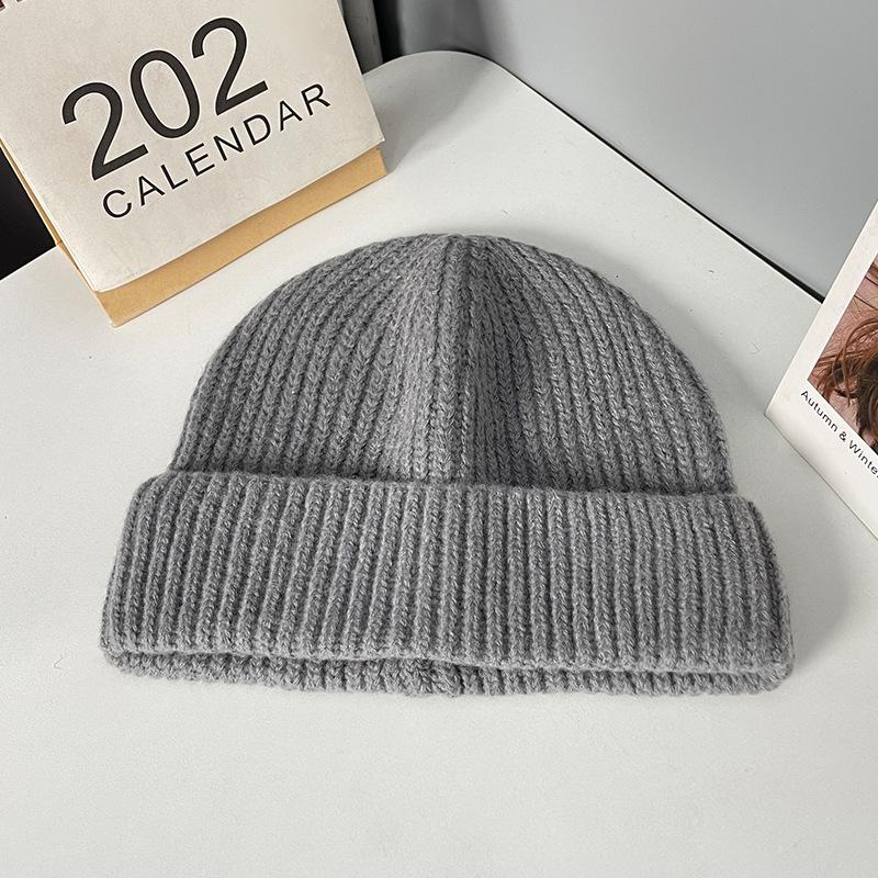 The Large Head Girdle Warm Ear Protecting Knitted Cap Is Fashionable and Versatile Making Your Face Look Good. The Small Woolen Cap Keeps You Warm