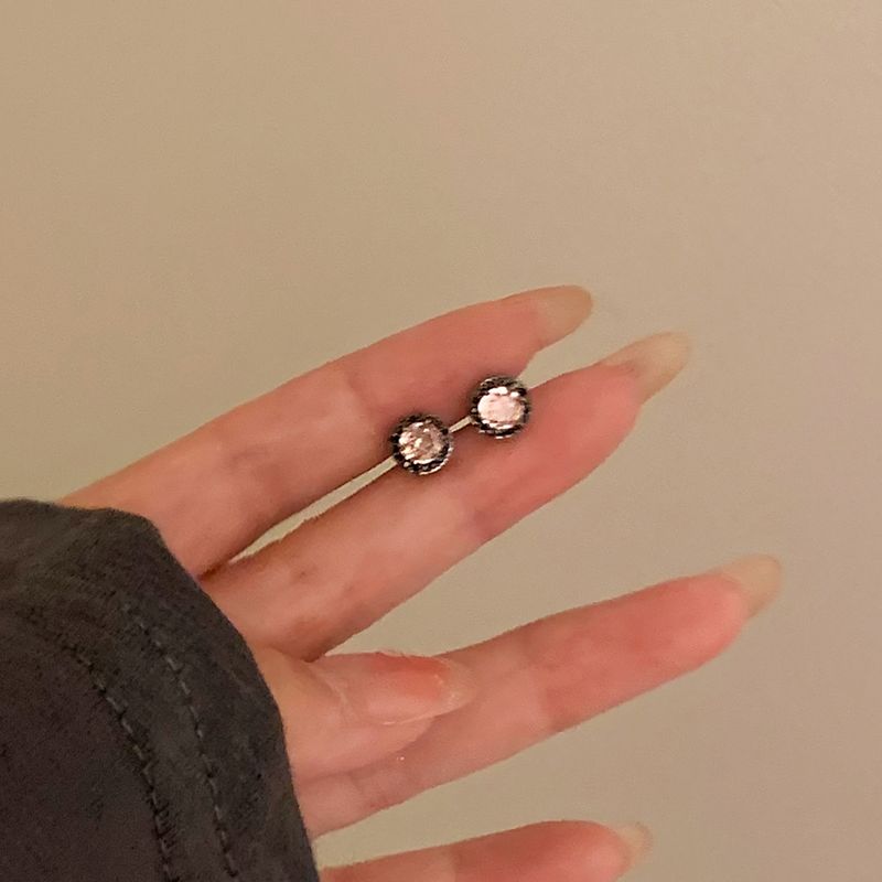 

Rhinestone Sterling Silver Stud Earrings Female Medical Titanium Steel Zircon Ear Bone Stud Ear Ear Bone Pin Titanium Alloy Exquisite Petite Earrings [1] Gun black black powder