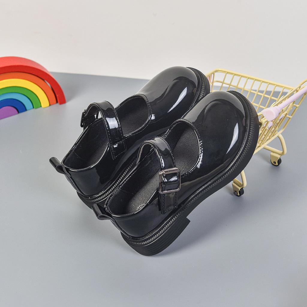 Girls little white shoes 2025 autumn new soft sole non-slip leather surface children's board shoes children's baby shoes