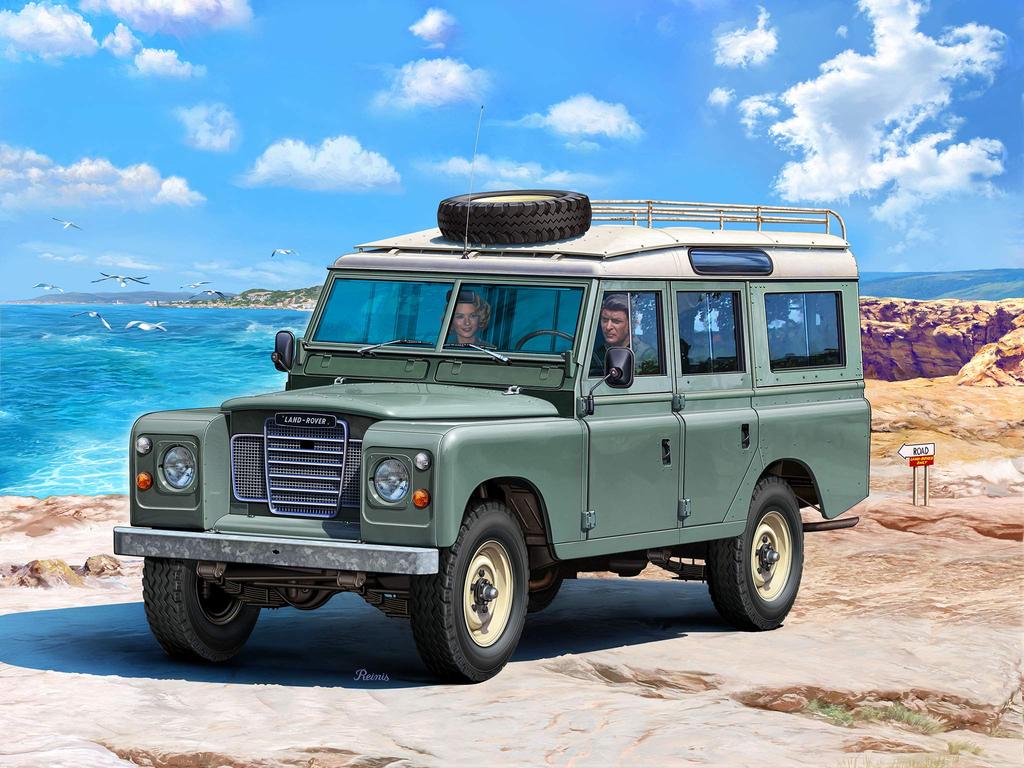 German Revell 1/24 Land Rover Series III Plastic Model 07047
