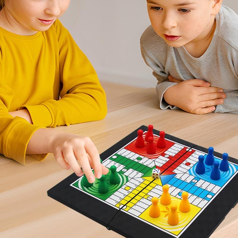 Tragbares Plastik-Ludo-Brettspiel-Set Für Familienreisen Und Outdoor-Aktivitäten Mit Helle Farbe