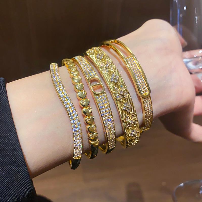 14K Gold-Plated Zircon Starburst Flower Bracelet, Light Luxury Fashion Bangle