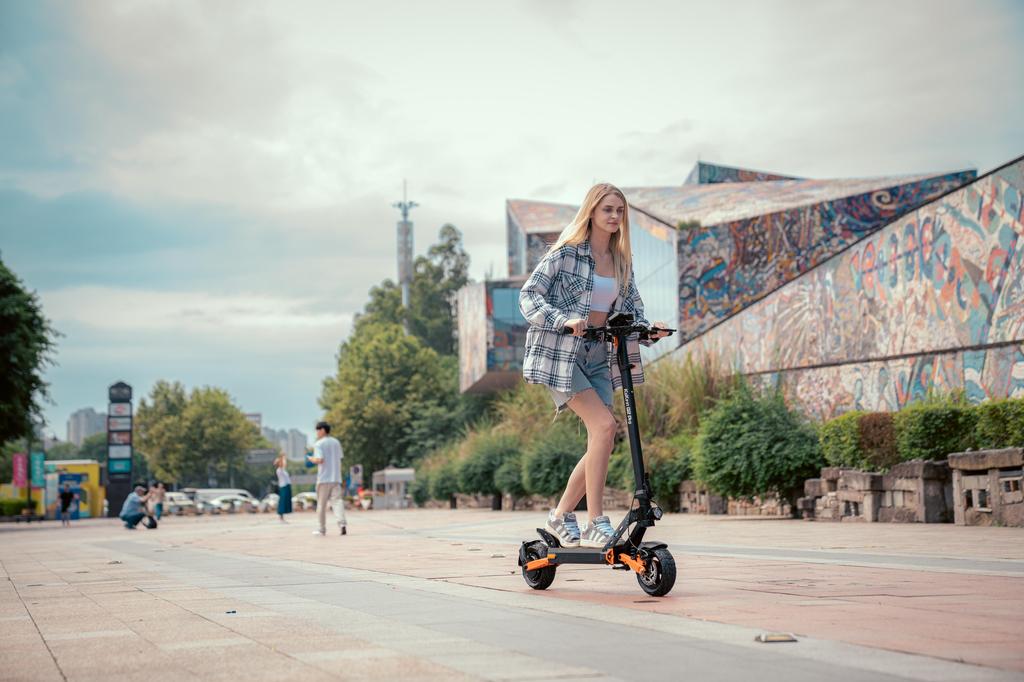 KuKirin G2 Pro Foldable E-Scooter for Adults 600W Motor 48V 15.6Ah Battery 45km/h Speed 58km Range 9 Inch Tubeless Tires