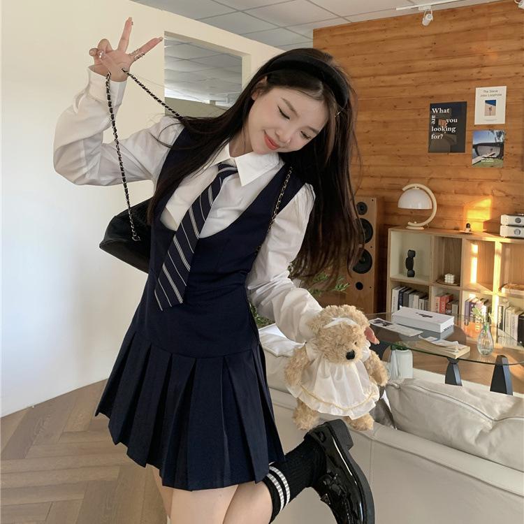 

Autumn/Winter 2025 College Style Two-Piece Set: Chic, Sexy Dress with Waist-Slimming Pleated Skirt XS (70-80 jin)